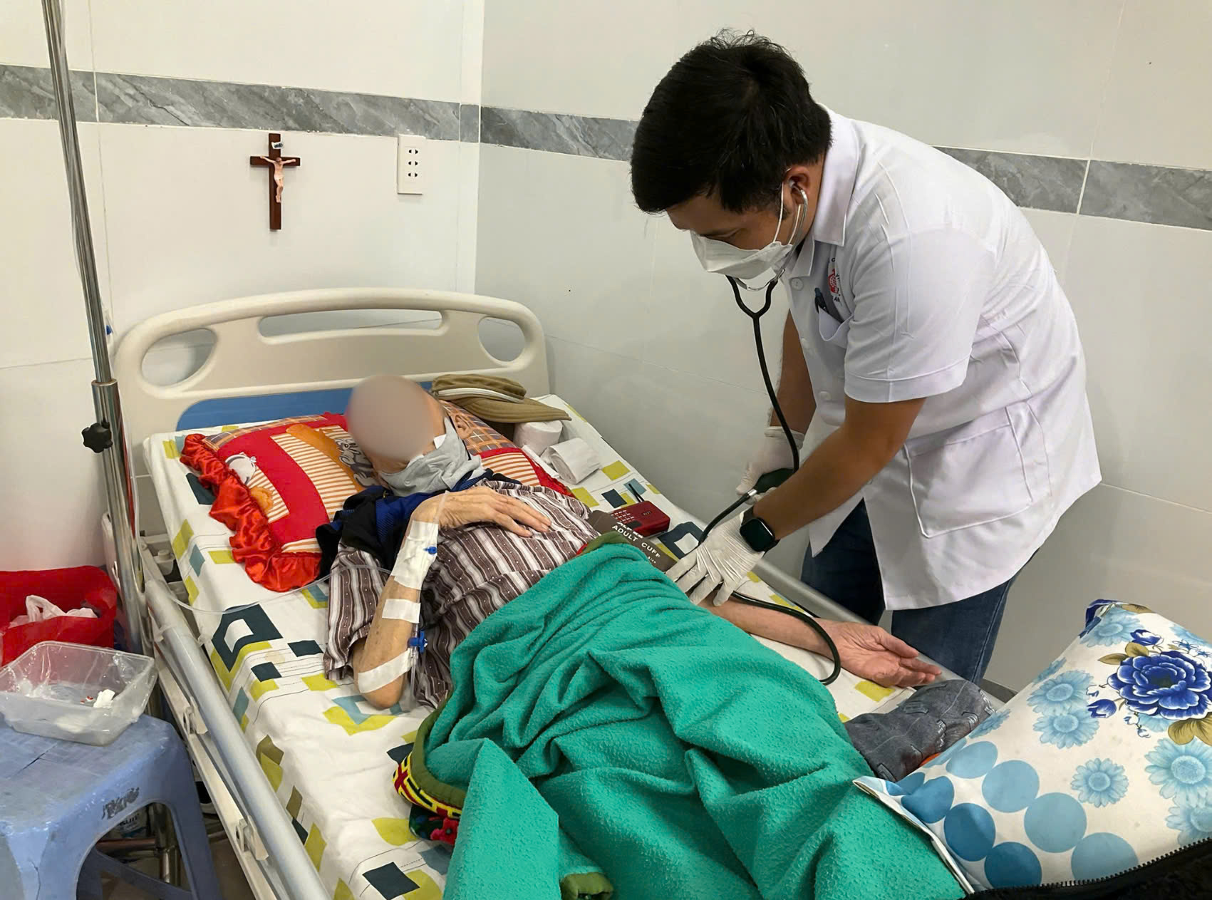 NHỮNG CON NGƯỜI KHÔNG MỘT LỐI VỀ NHÀ